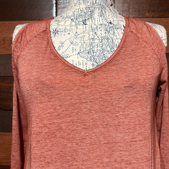 A.N.A V Neck Cold Shoulder Long Sleeve Coppery Colored Top - Picture 3 of 9